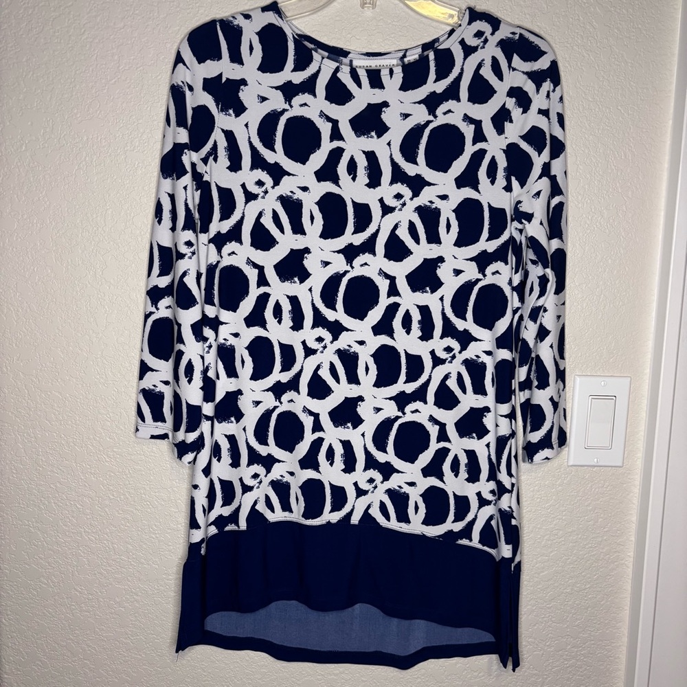 Susan Graver Navy and White Abstract Blouse,‎ Liquid knit